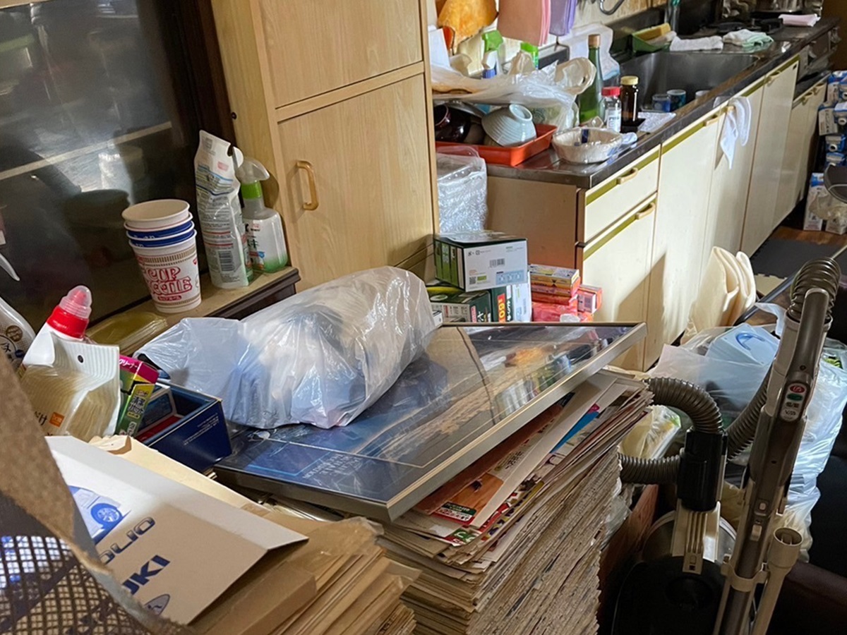 「不動産の売却に伴う大量の不用品回収です。4時間ですべて回収しました」作業写真
