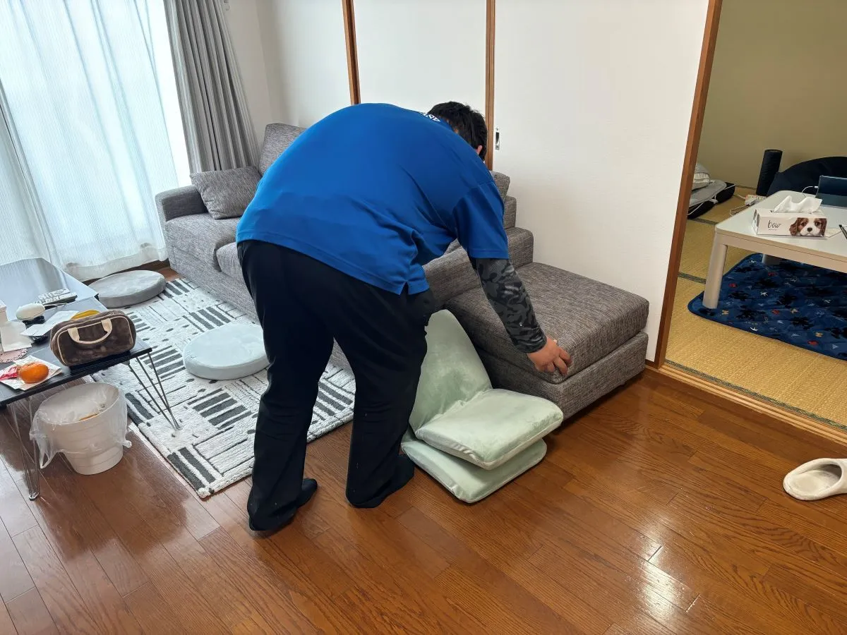 「2DKのマンションから家具・布団などを回収させていただきました」作業写真