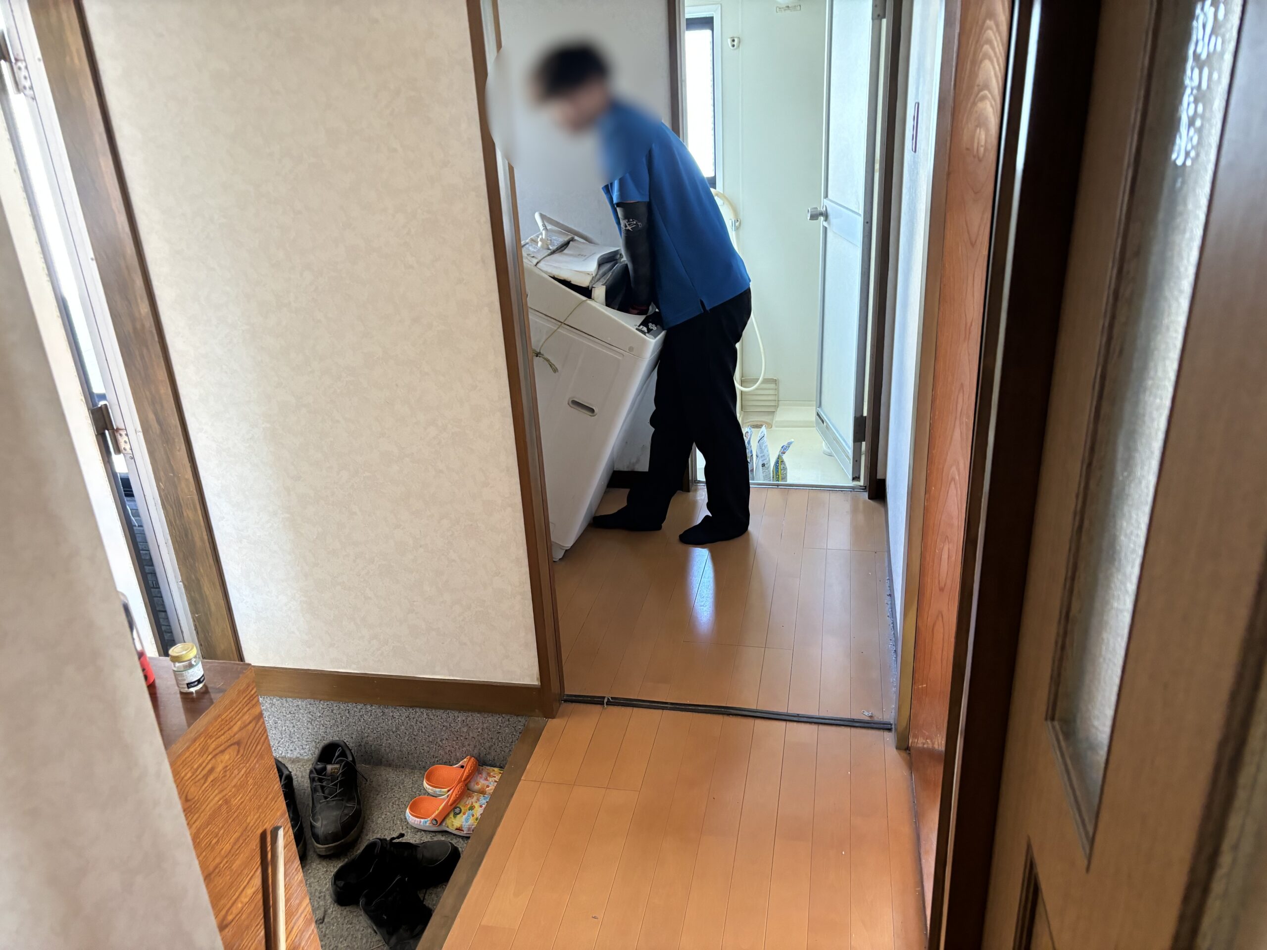「引越しに伴い不要になった家具や家電を回収しました」作業写真